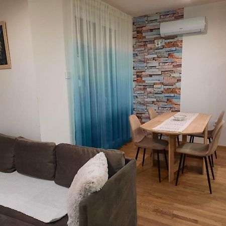 Lux Advent Apartment Subotica Buitenkant foto