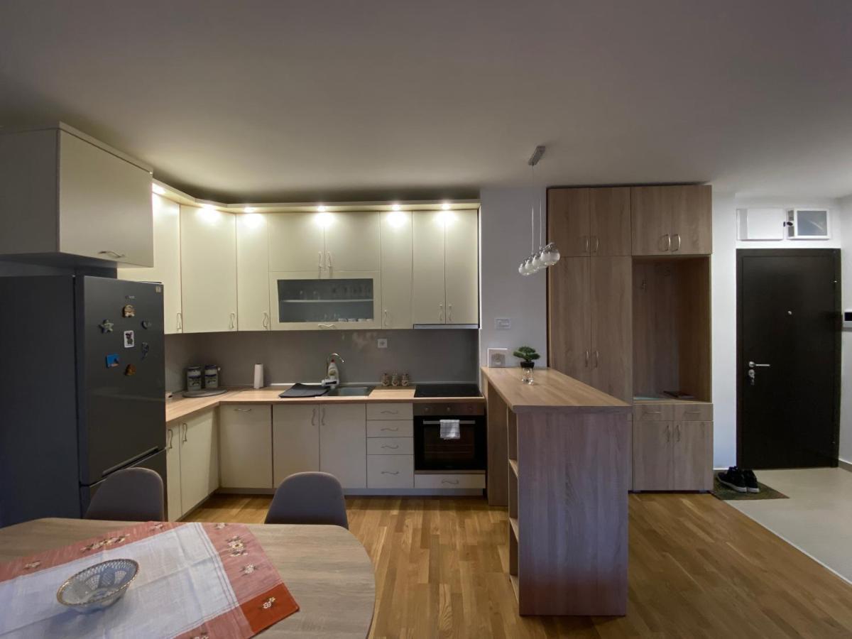 Lux Advent Apartment Subotica Buitenkant foto