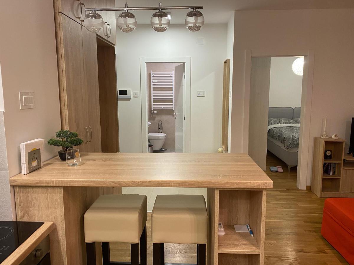 Lux Advent Apartment Subotica Buitenkant foto