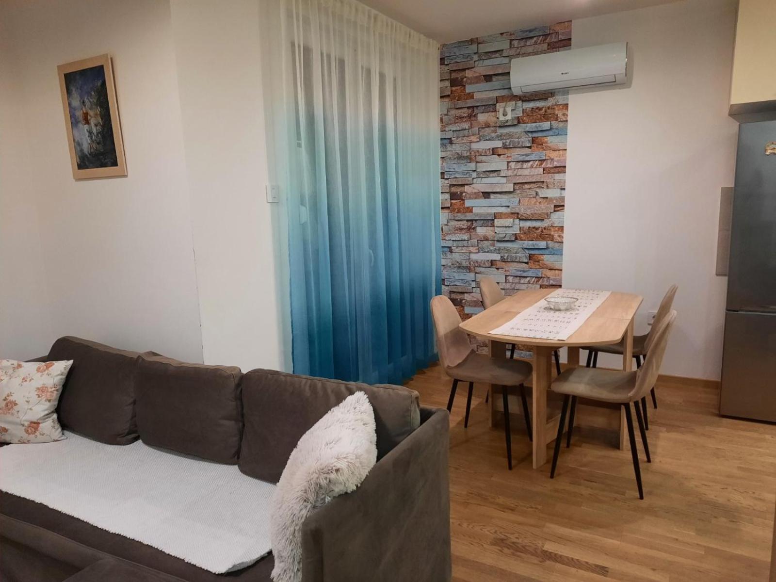 Lux Advent Apartment Subotica Buitenkant foto
