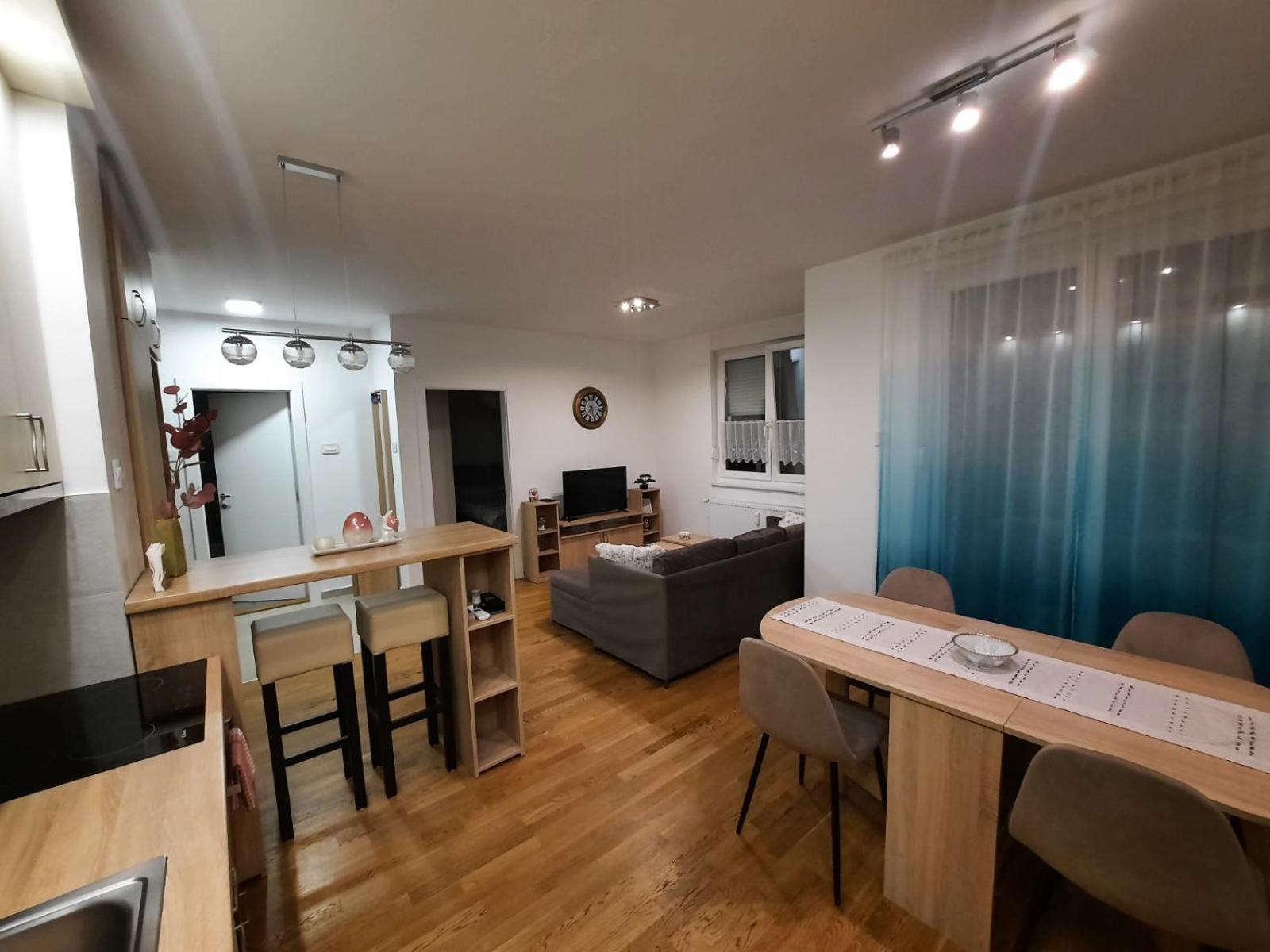 Lux Advent Apartment Subotica Buitenkant foto