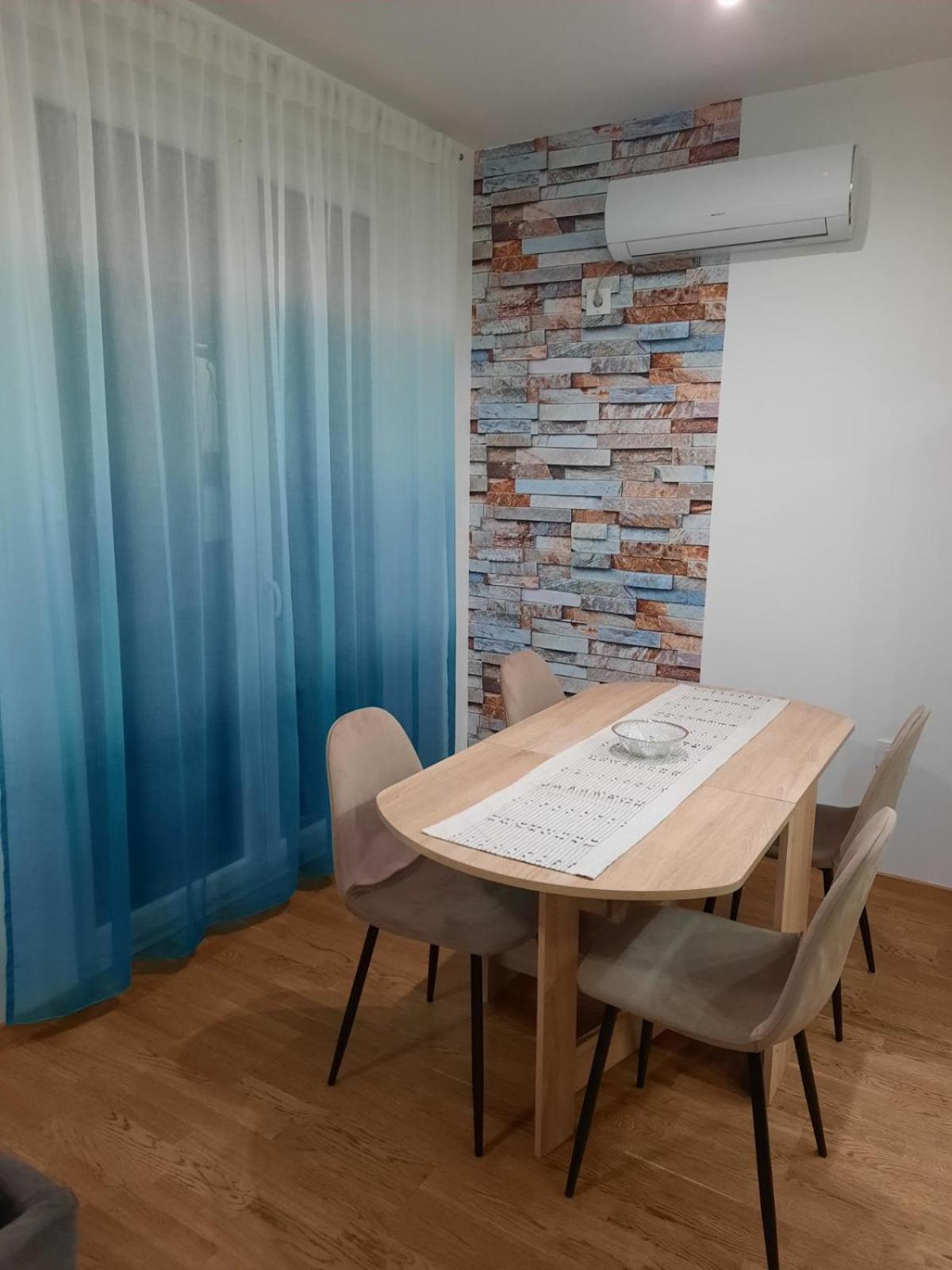 Lux Advent Apartment Subotica Buitenkant foto