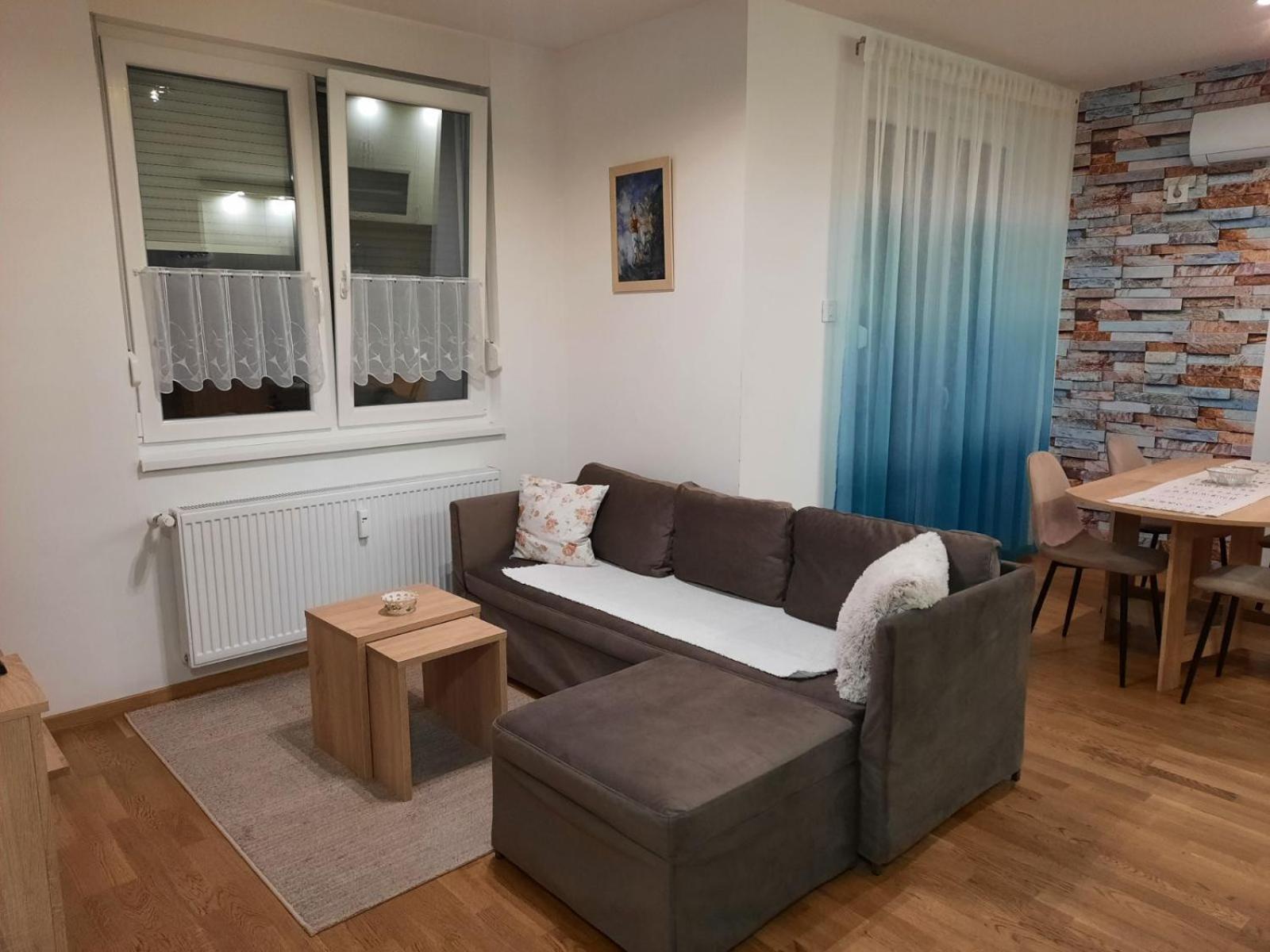 Lux Advent Apartment Subotica Buitenkant foto