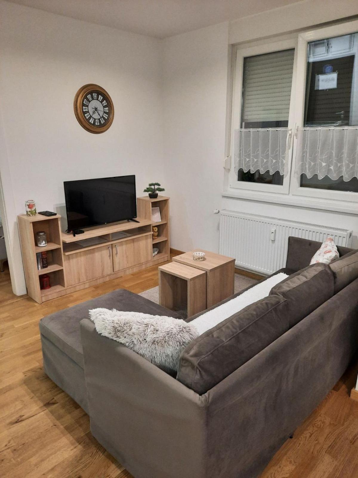 Lux Advent Apartment Subotica Buitenkant foto